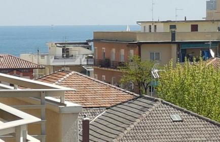 DOMUS MARIS Viserba, Spiagge e Centro a 100 mt Rimini Centro a 10 minuti in auto OFFERTA SIGEP 2026 FIERA RIMINI A 5 MINUTI - Photo 9