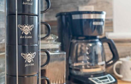 BeeKeeper's Inn - Beautifully Renovated 1929 Bungalow with 2 Bedrooms on Brick Street near Tampa's Attractions - Foto 20