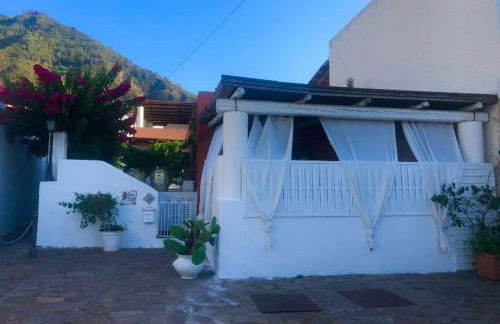 Il Nido di Malfa - in the square in Malfa - Foto 10