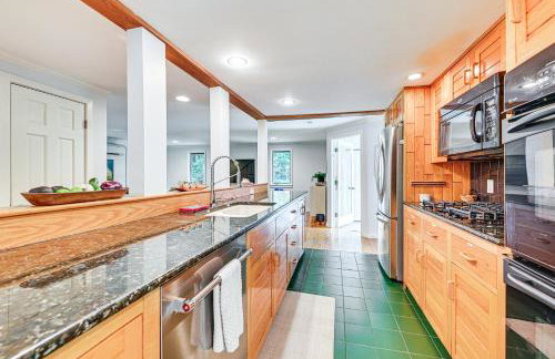 8 Mi to Tanglewood and Butternut Ski Spacious Home! - Foto 11