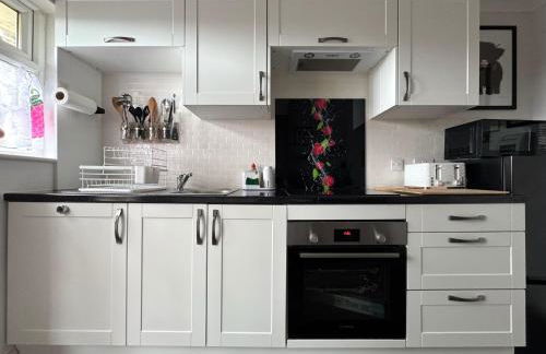 FINN VILLAGE "Raspberry Cottage" Private Garden, 6-seater HOT TUB, Firepit & Pizza Stove - Foto 25