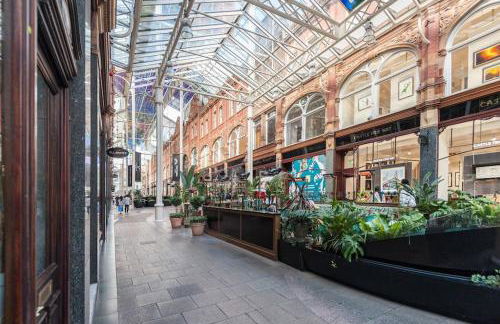 Shoppers Oasis - Heart of Leeds City Centre - Pass the Keys - Foto 49