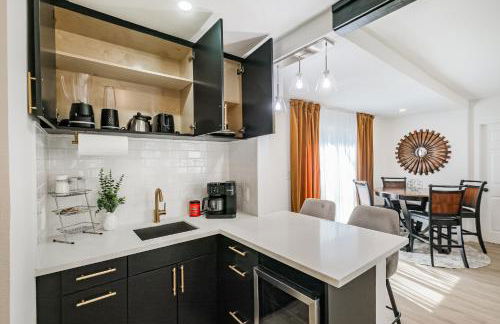 Oak Forest Retreat Sleeps 13 Near Heights - Foto 38