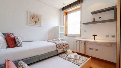 Modern Flat with Workspace in Foz by HostWise - Foto 5, towels