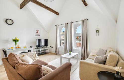 Chic 2Bed Apartment in Heart of Altrincham - Pass the Keys - Foto 1