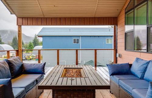 Mendenhall Valley Escape with Furnished Deck! - Foto 4