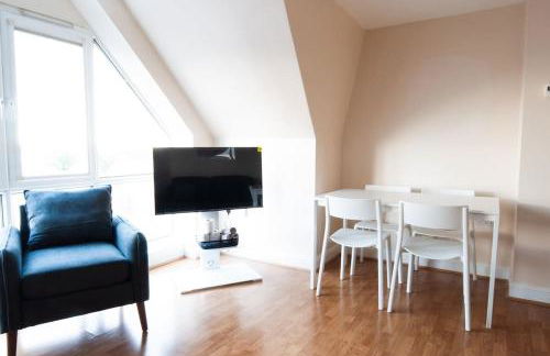 Caribou Suite-Bright & Spacious 2-Bed, Gated Parking, Close to City & Hospital - Foto 9