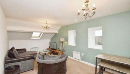 Lovely 2 bedroom flat in town centre by train station - Foto 3