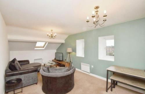 Lovely 2 bedroom flat in town centre by train station - Foto 3