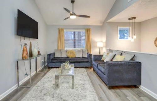 Modern Comfort Meets Classic Charm in Stonecrest - Foto 3