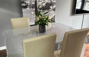 Two bedroom flat close to meadows with free parking by parking permit - Foto 8