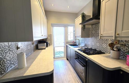 Modern Chic 3-Bed Retreat in Chadwell Heath - Foto 12