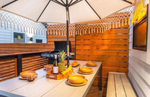 Artisan Oasis-hot Tub Fire Pit 8bd Whole House - Photo 13