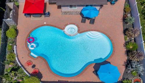 The Splash Society-Pool, Spa, Games, and Vibes - Photo 4