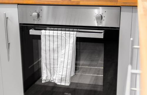 Modern 2 Bed Apartment - 2 Parking Spaces - Sleeps 3 - Netflix 1BS - Foto 20