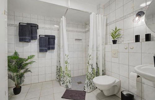 Neu Renoviert - 4 Schlafplätze, Zentral, Terrasse - Photo 17