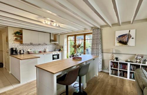 Quai du Val is a Charming Pet and Family Friendly Riverside Gite in Lehon close to Dinan Sleeps 7 - Photo 11