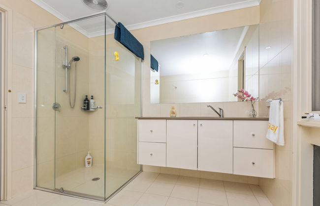 Stylish Retreat at Wheelers Hill 5BRM - Foto 39