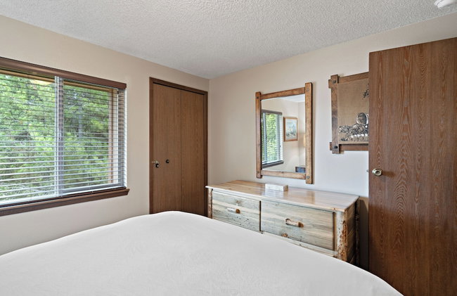 Trapper 8: Cozy 4-Bedroom Condo, 1 Minute to Yellowstone, perfect for 8 guests. - Foto 18