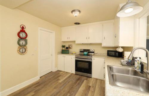 Dog Friendly Lakeside Escape with Hammock and Fire Pit - Foto 75