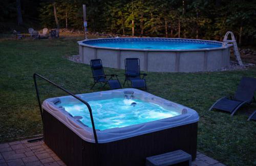 Bear House Catskills Cabin- Private Pool, Pond, Hot Tub, Dog-Friendly Sleeps 9 Adults - Foto 17