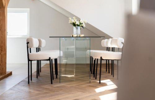 2 BR Loft - LUXUS - MODERN - PARKPLÄTZE - KAFFEE - NETFLIX - WEINBERGBLICK - KÜCHE - BALKON - Foto 16