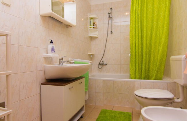 Refined and Timeless Krk Apartment With Terrace - Photo 21