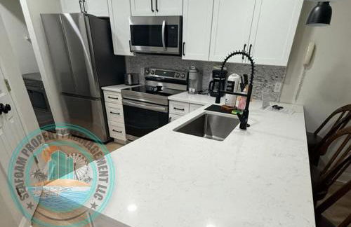 2Br 2Ba Condo on Golf Course - Foto 3