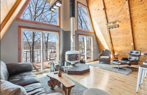 Lakefront Cabin with Loft and Bar - Foto 1