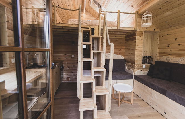 Romantic Woodland Chalet - Photo 13