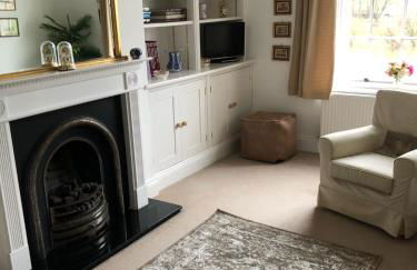 Beautiful riverfront cosy one bedroom apartment - Photo 12