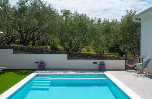 Apartment Gironi with Pool, Jacuzzi - Photo 9