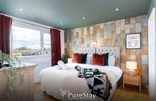 Stunning Bishop Auckland House with 5-bedrooms & 8 Beds Sleeps 12 with Free Parking by PureStay - Foto 2