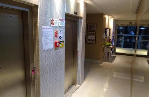 Edf Gil Nogueira-Praia Morro-Guarapari-3º Andar-APTO FTE-SOL MANHA-Piscina-Sauna-02 quartos com Ar -TV Tela Plana-Wi-Fi-Varanda Gourmet -Tela de Proteção - Purificador Água-Airfray-Dois elevadores-01 Garagem-Portaria 24 horas-50 mts da Praia do Morro - Photo 2