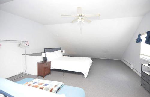 Spacious Home with Parking, Laundry - Near RU, RWJ, NJ Transit - Foto 16