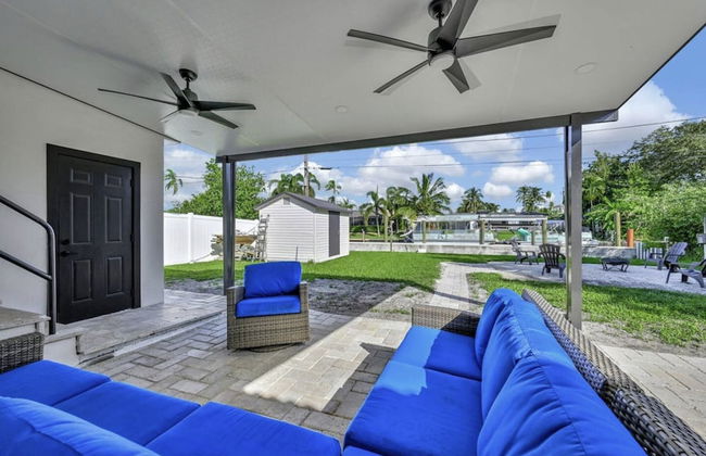 Stunning 3 Bd Pool House w Enchanting Water Views - Foto 2