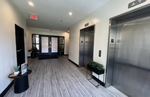 Contemporary 2BR2BA with Great Amenities - Foto 15