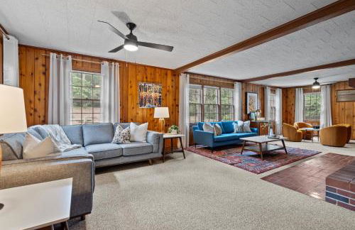 Spacious Family Home - 10 Mins to Cartersville - Photo 6