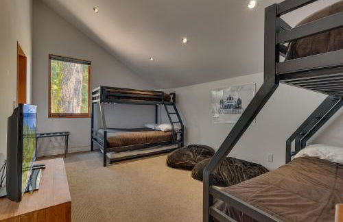 Mod Haus by Tahoe Getaways - Mountain Modern West Shore Home w Private Beach and Pier, Near Skiing - Foto 11