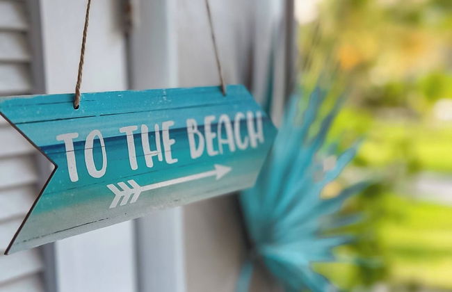 NEW Stunning Beachfront Condo at the Coral Beach - Foto 59