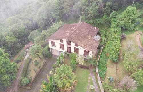 Refúgio Tranquilo na Natureza com Casa de Festas: Perfeito para Família e Amigos - Foto 27