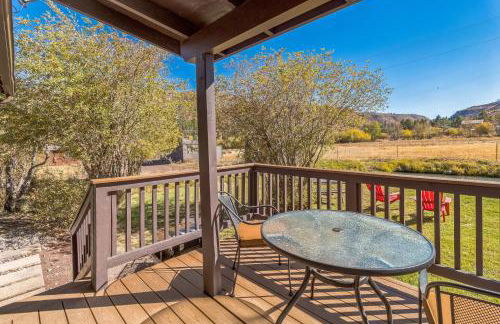 Cozy Cabin Retreat with Scenic Views cabin - Foto 27