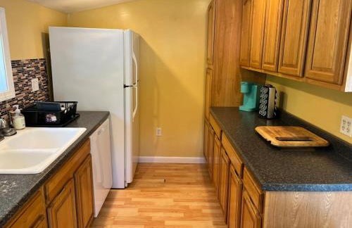 Nothing Fancy Older Pet Friendly Home near I 95 - Foto 45