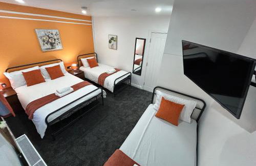 Minstead Houses 5 Bedroom Large House inc 3 Twin Rooms B24 just off M6-J6 Free Parking Driveway 2 Showers Bath 2 WCs Fast Wi-Fi Garden Airport NEC Contractor HS2 Teams Weekly Stays Welcomed Best-in-Class - Foto 11