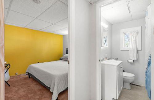 Nothing Fancy Older Apt Walk to Downtown King Bed - Foto 20