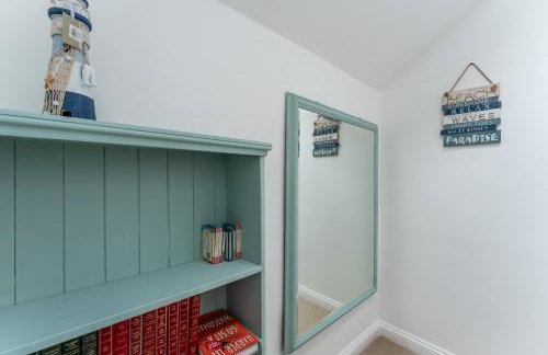 Spacious Seaside Home in Peaceful Coastal Setting - 5 Minutes Walk to the Beach - Foto 10