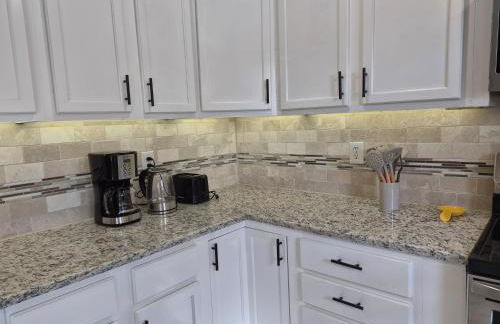 Stylish Newly Remodeled Home with Putting Green - Foto 8