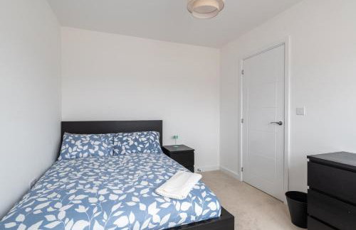 Spacious Milton Keynes Townhouse 2 Designated Parking Spaces Near Centre MK, MK Bowl, Universal Studios & Transport Links Ideal for Families & Contractors - Foto 8