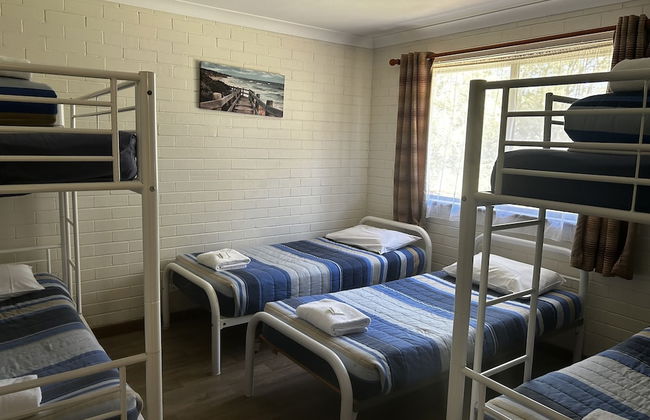 Emu Beach Chalets - Photo 6