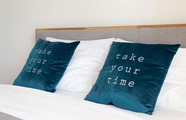 The Rose Garden Apartments - Photo 3